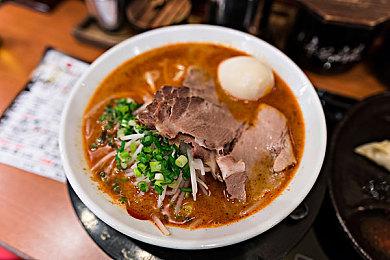 《堡垒之夜》最新赛季操作漫威超英决战毁灭博士